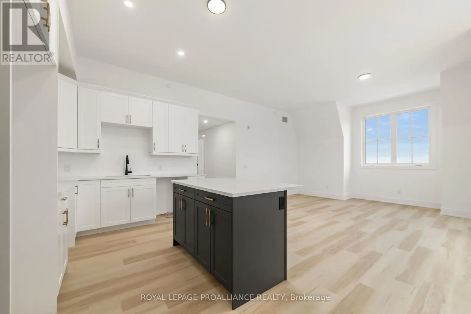 301 - 941 Charles Wilson Parkway, Cobourg, Ontario  K9A 0L2 - Photo 3 - X11888262