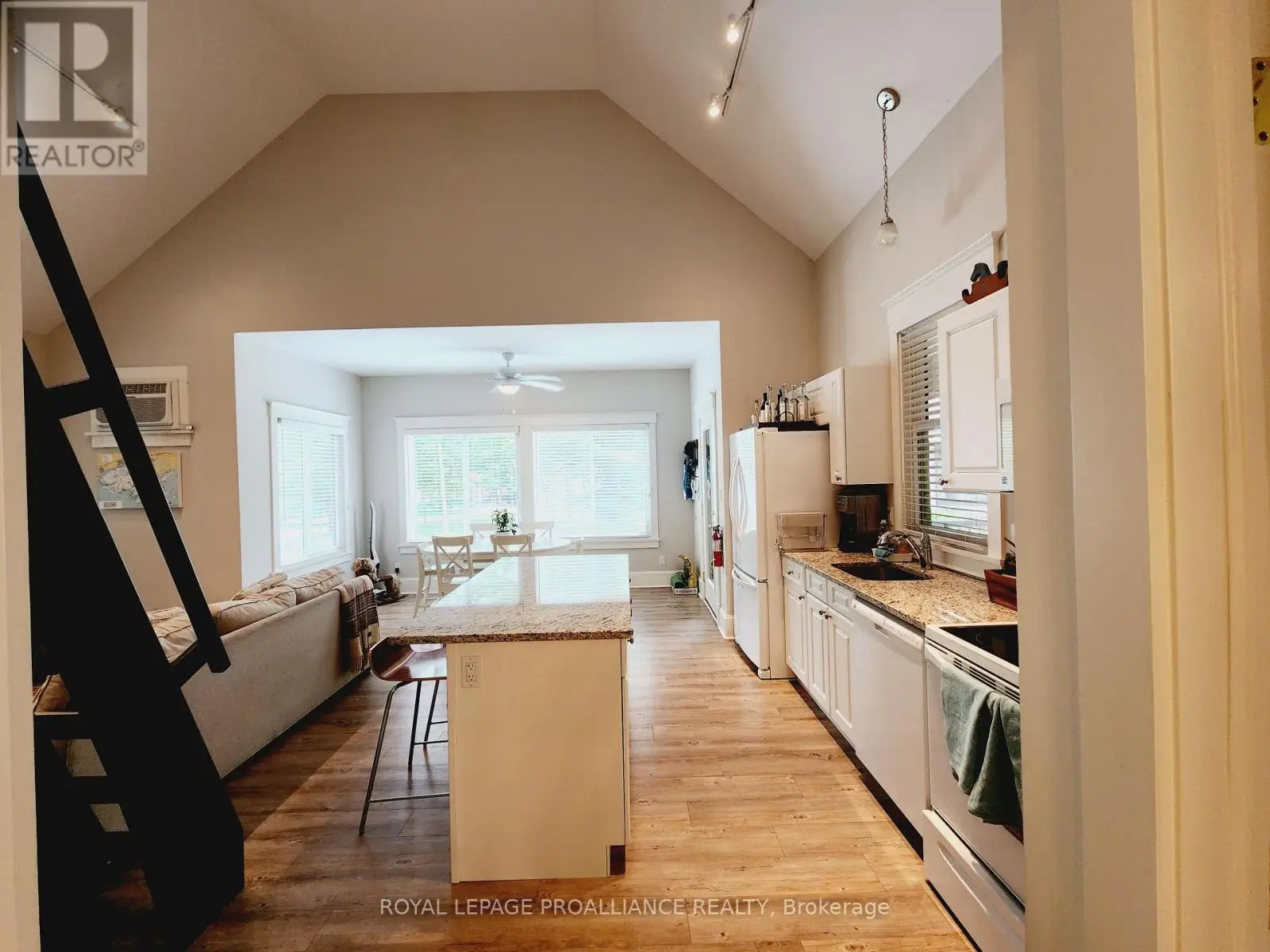 16 Pine Forest Lane, Prince Edward County, Ontario  K0K 1P0 - Photo 2 - X11936337