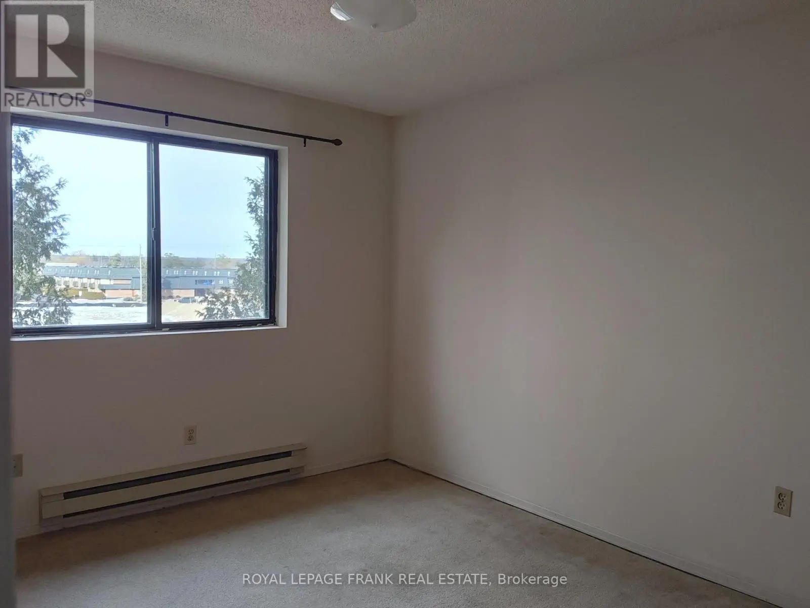 305 - 552 Dundas Street E, Whitby, Ontario  L1N 2J4 - Photo 2 - E11945259