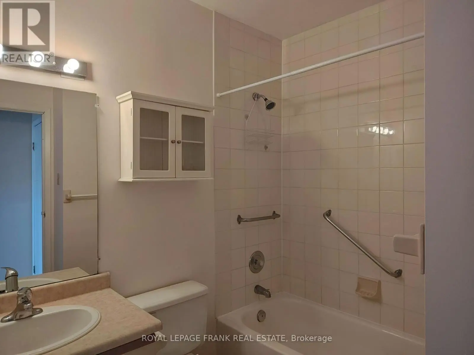 305 - 552 Dundas Street E, Whitby, Ontario  L1N 2J4 - Photo 3 - E11945259