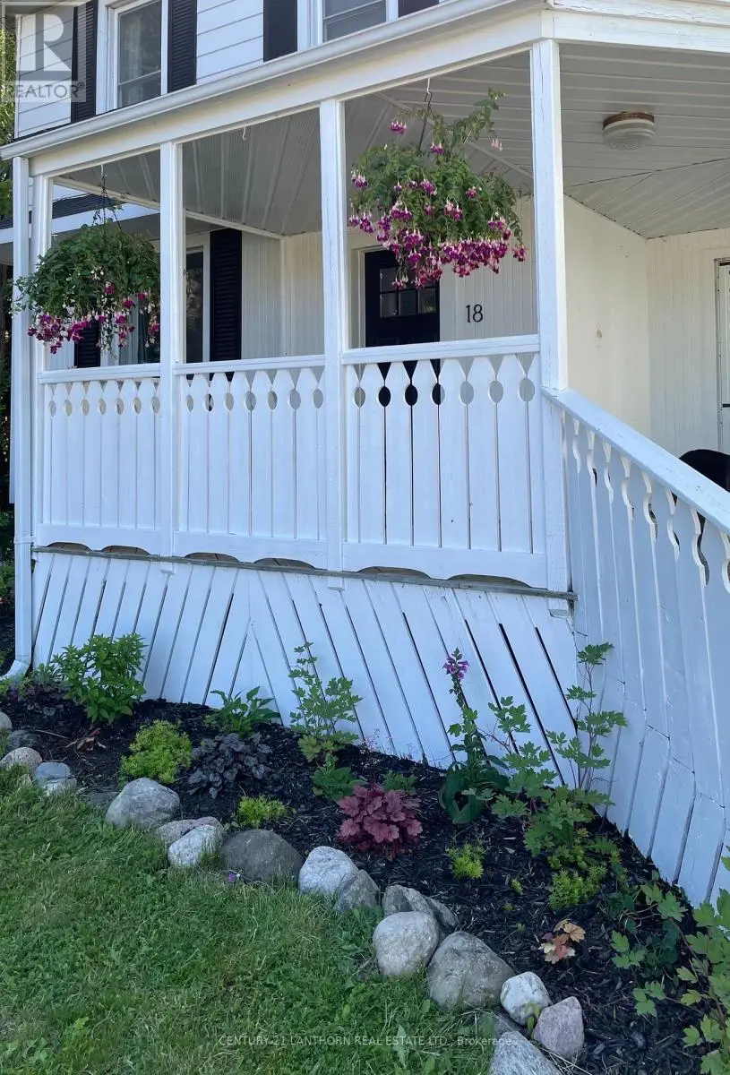 18 Elm Street, Prince Edward County, Ontario  K0K 2T0 - Photo 2 - X11952033