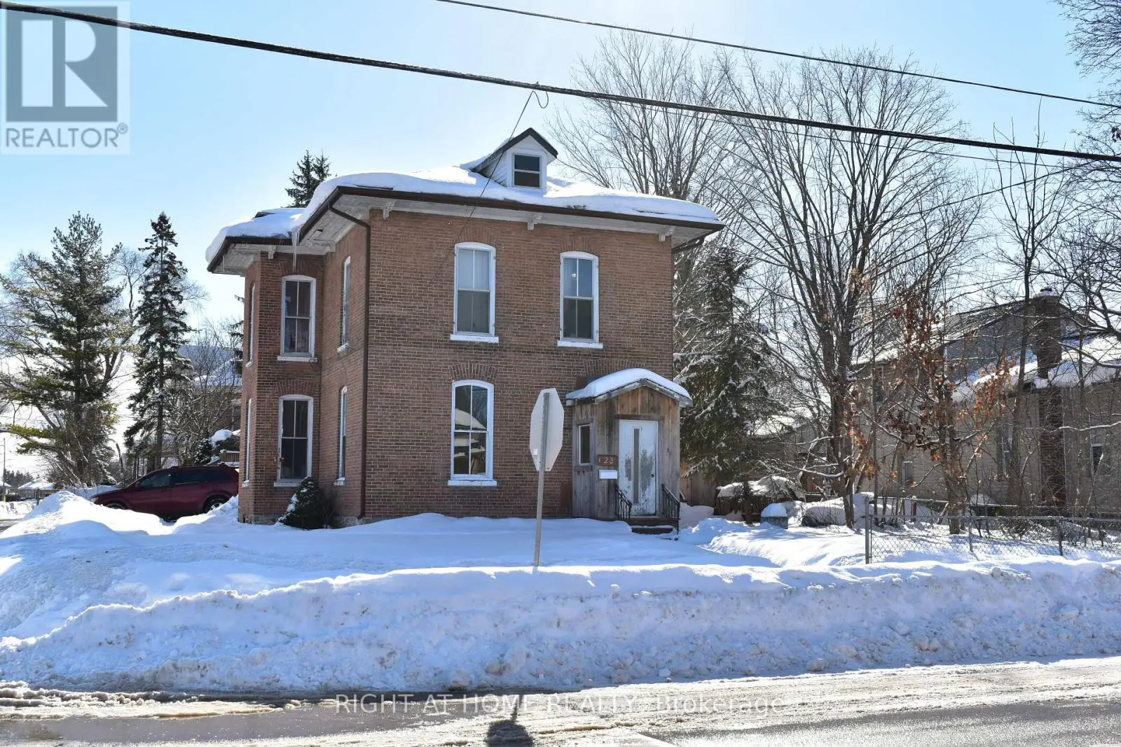 23 Glenelg Street W, Kawartha Lakes, Ontario  K9V 2T9 - Photo 1 - X11964003