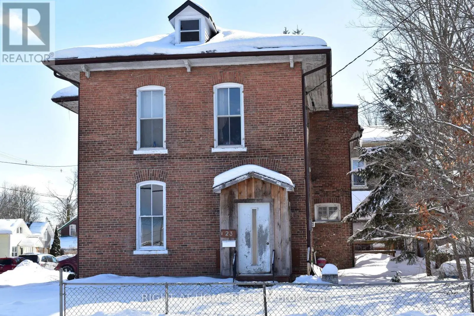 23 Glenelg Street W, Kawartha Lakes, Ontario  K9V 2T9 - Photo 2 - X11964003
