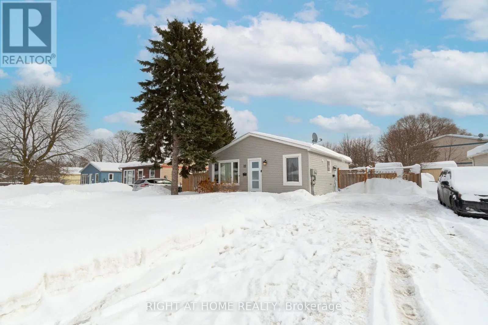 12 Frost Trail, Barrie, Ontario  L4N 4X1 - Photo 3 - S11969627
