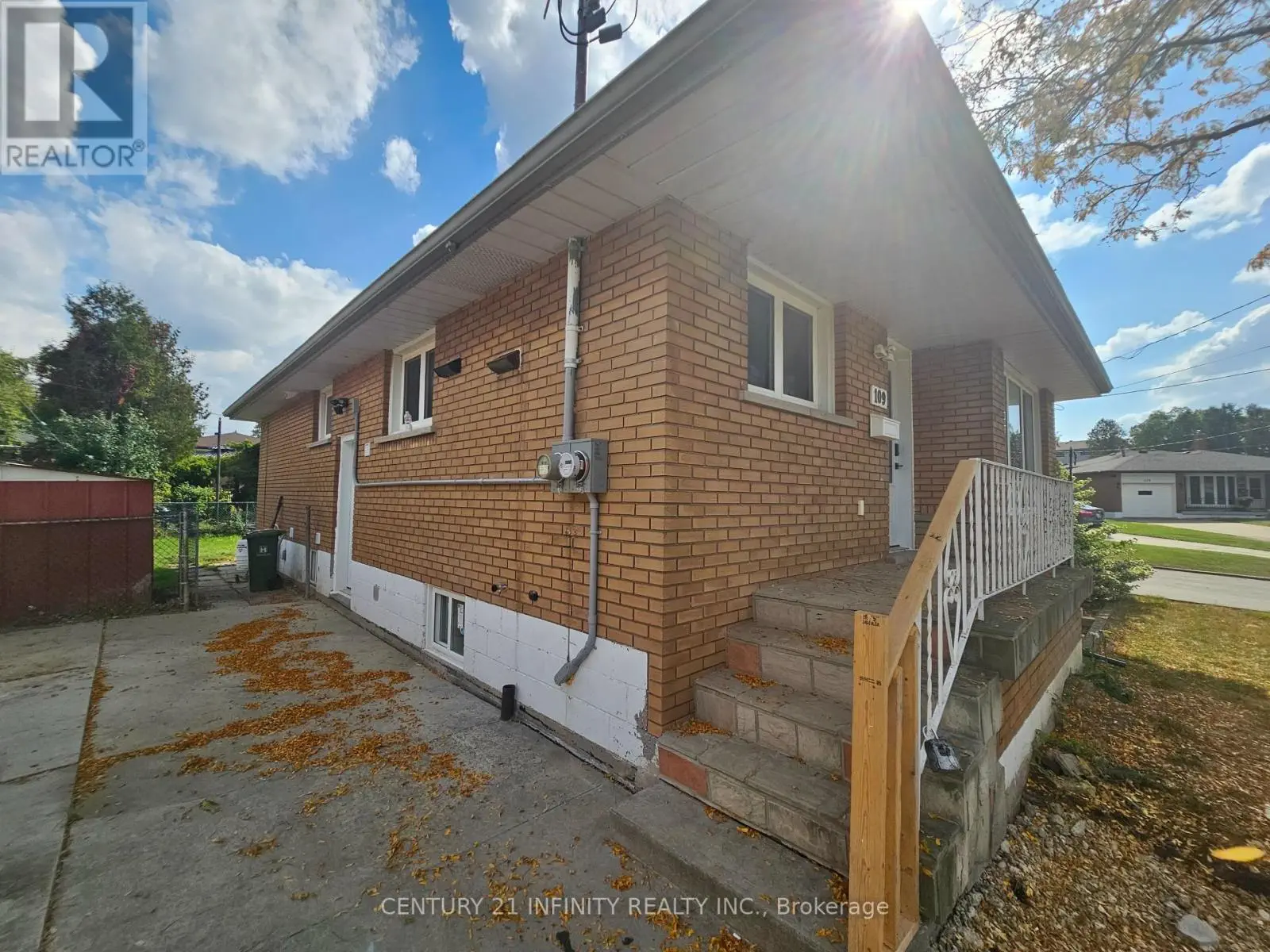 109 Purdy Crescent, Hamilton, Ontario  L9A 3B5 - Photo 1 - X11985863