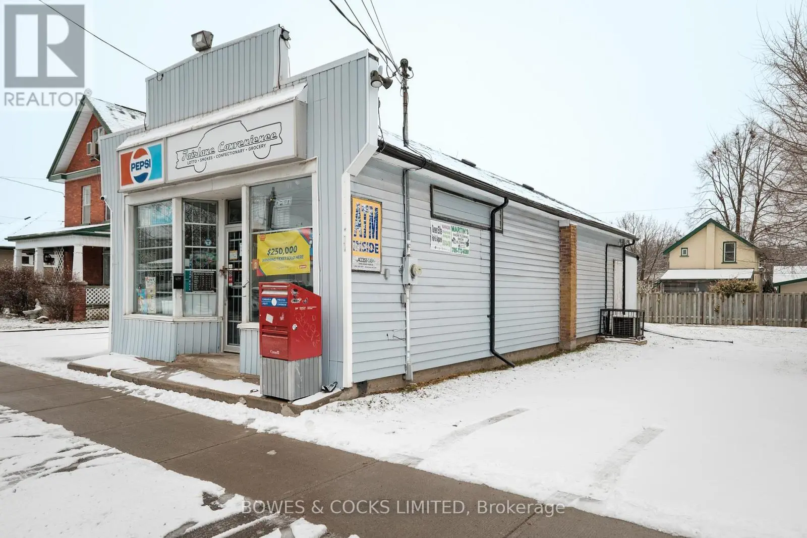 634 Chamberlain Street, Peterborough Central, Ontario  K9J 4M1 - Photo 3 - X11989105