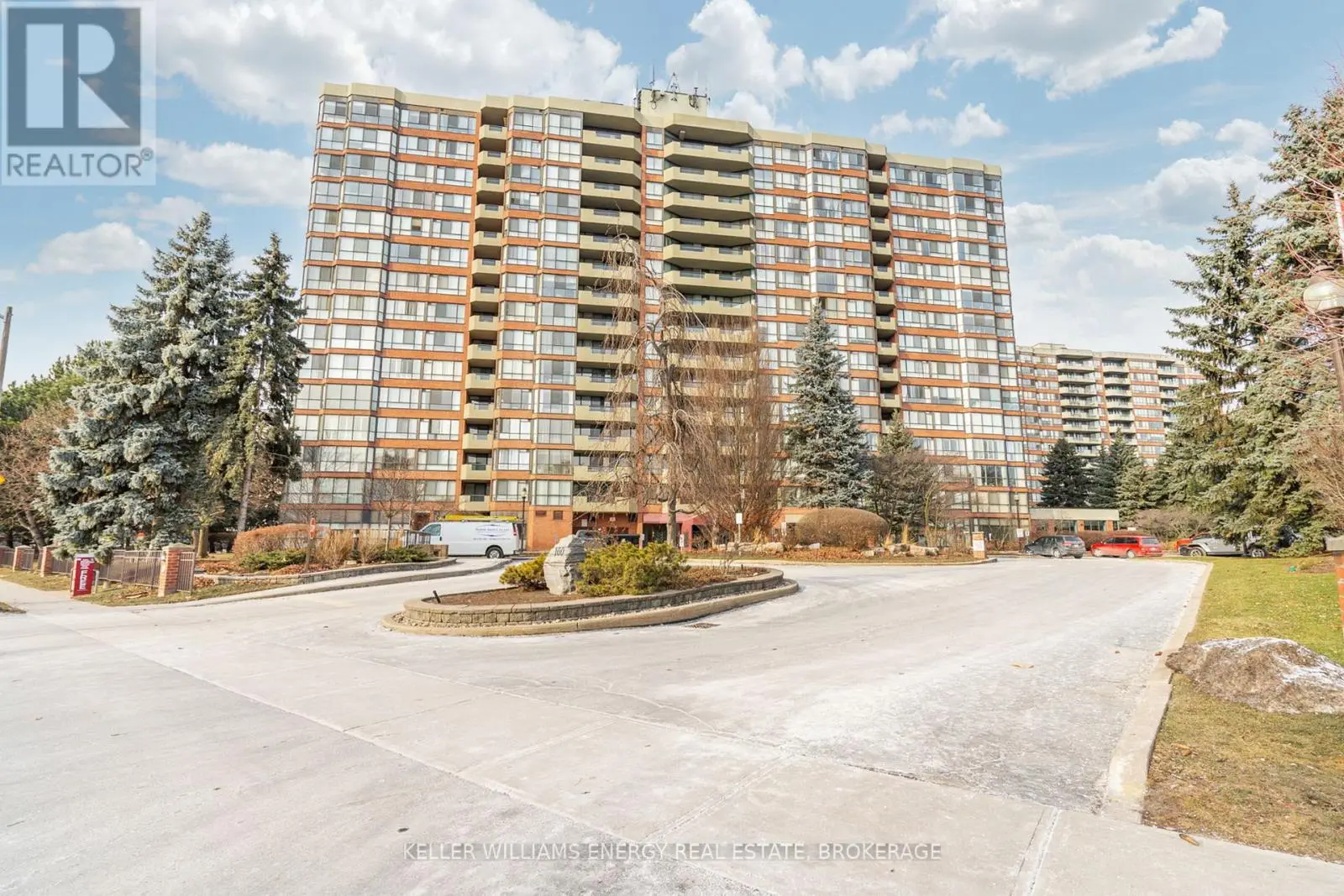 312 - 100 Observatory Lane, Richmond Hill, Ontario  L4C 1T4 - Photo 1 - N11989804