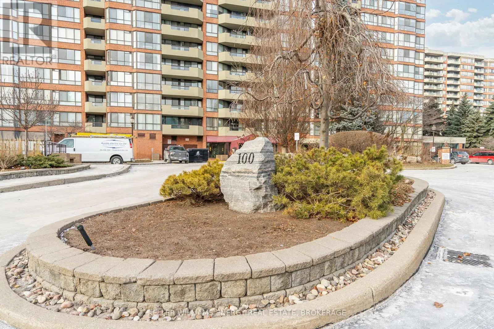 312 - 100 Observatory Lane, Richmond Hill, Ontario  L4C 1T4 - Photo 2 - N11989804
