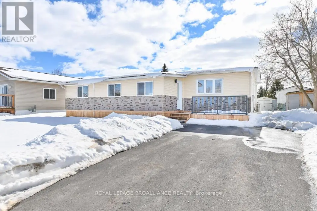 11b Warbler Lane, Quinte West, Ontario  K8N 4Z3 - Photo 1 - X11987688