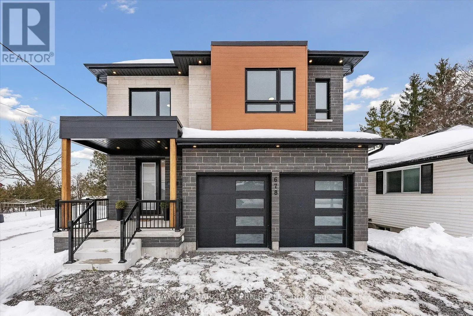 678 OTONABEE DRIVE, Peterborough South, Ontario