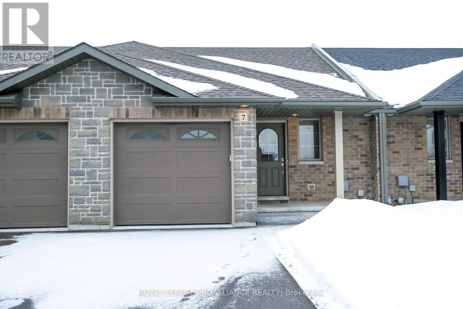 7 Hillside Meadows Drive, Quinte West, Ontario  K8V 0J5 - Photo 1 - X12001693