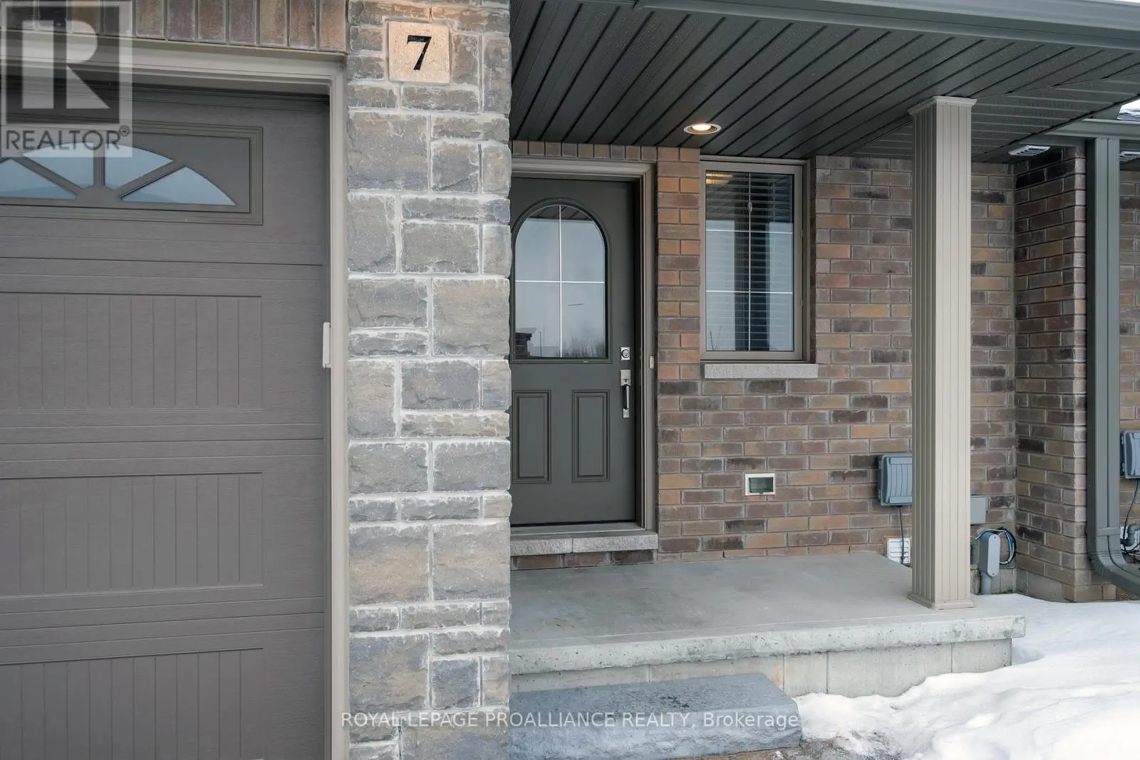 7 Hillside Meadows Drive, Quinte West, Ontario  K8V 0J5 - Photo 2 - X12001693