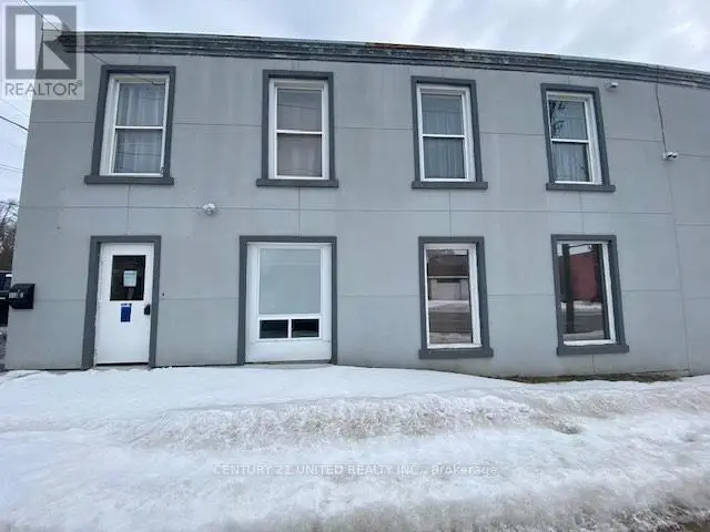 Commercial Unit - 113 East Street E, Greater Napanee, Ontario  K7R 1S5 - Photo 1 - X12006448