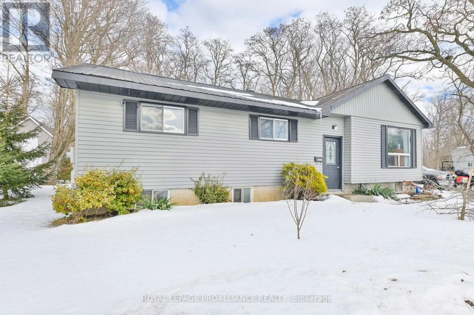 27 Thurlow Queen Street, Belleville, Ontario  K0K 2V0 - Photo 1 - X12008747