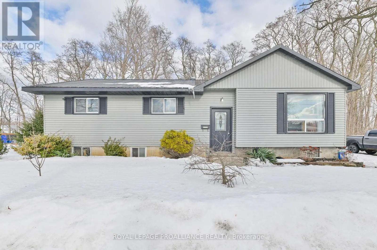 27 Thurlow Queen Street, Belleville, Ontario  K0K 2V0 - Photo 2 - X12008747