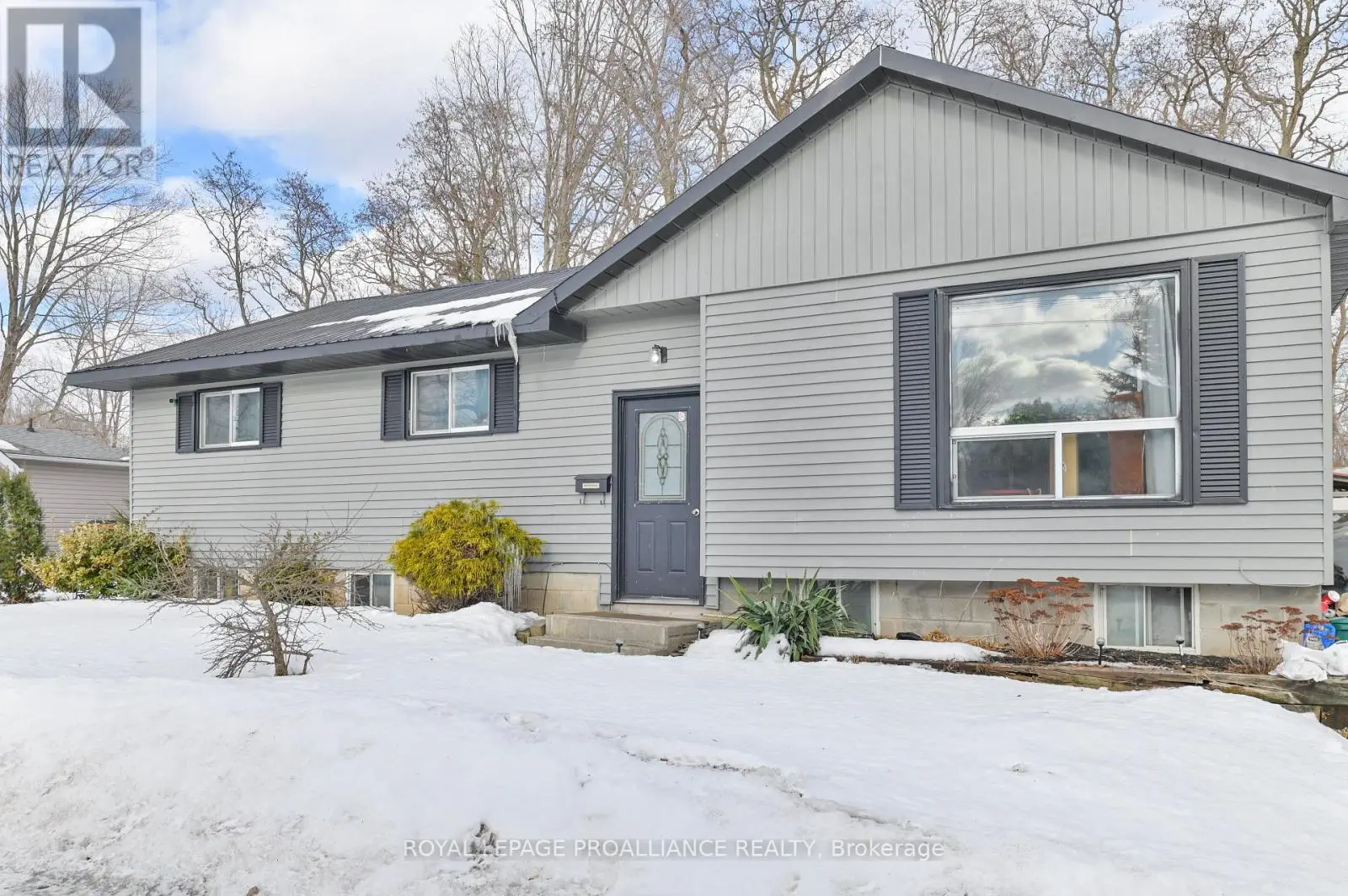 27 Thurlow Queen Street, Belleville, Ontario  K0K 2V0 - Photo 3 - X12008747
