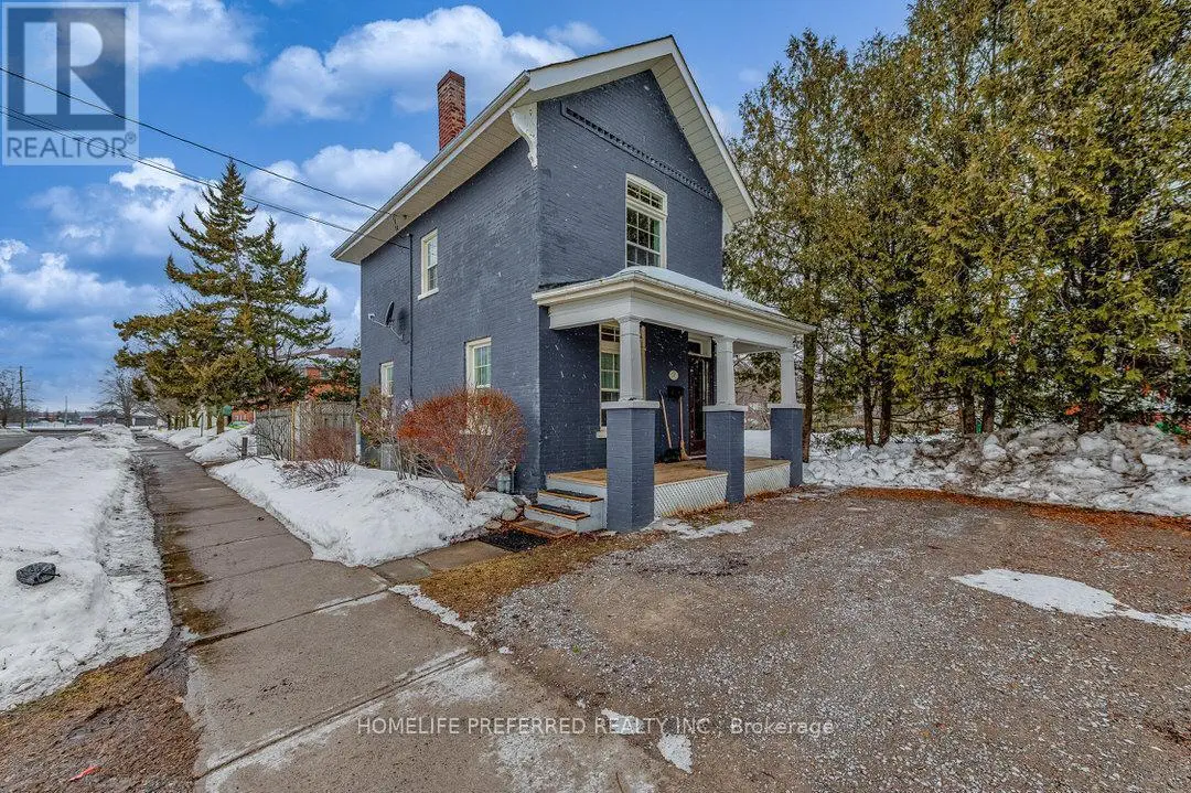 137 Lock Street, Peterborough Central, Ontario  K9J 2Y5 - Photo 1 - X12010648