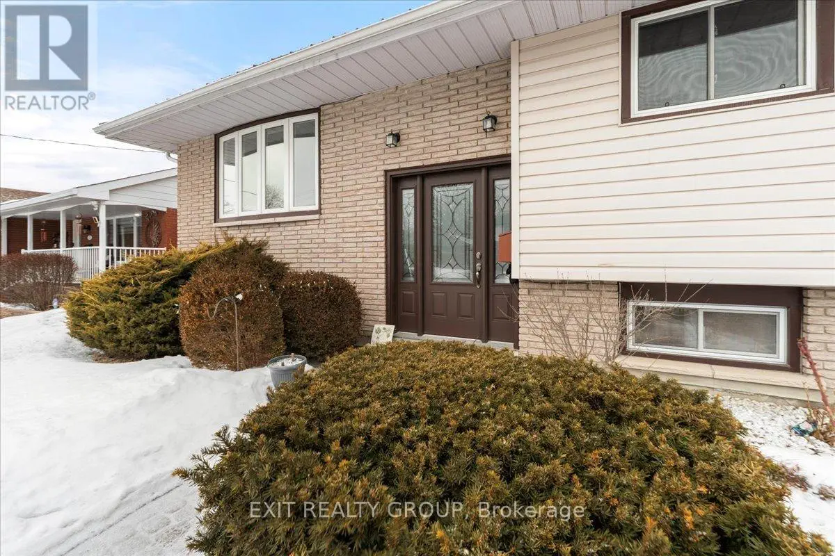 12 Chown Crescent, Belleville, Ontario  K8P 4P9 - Photo 2 - X12011066