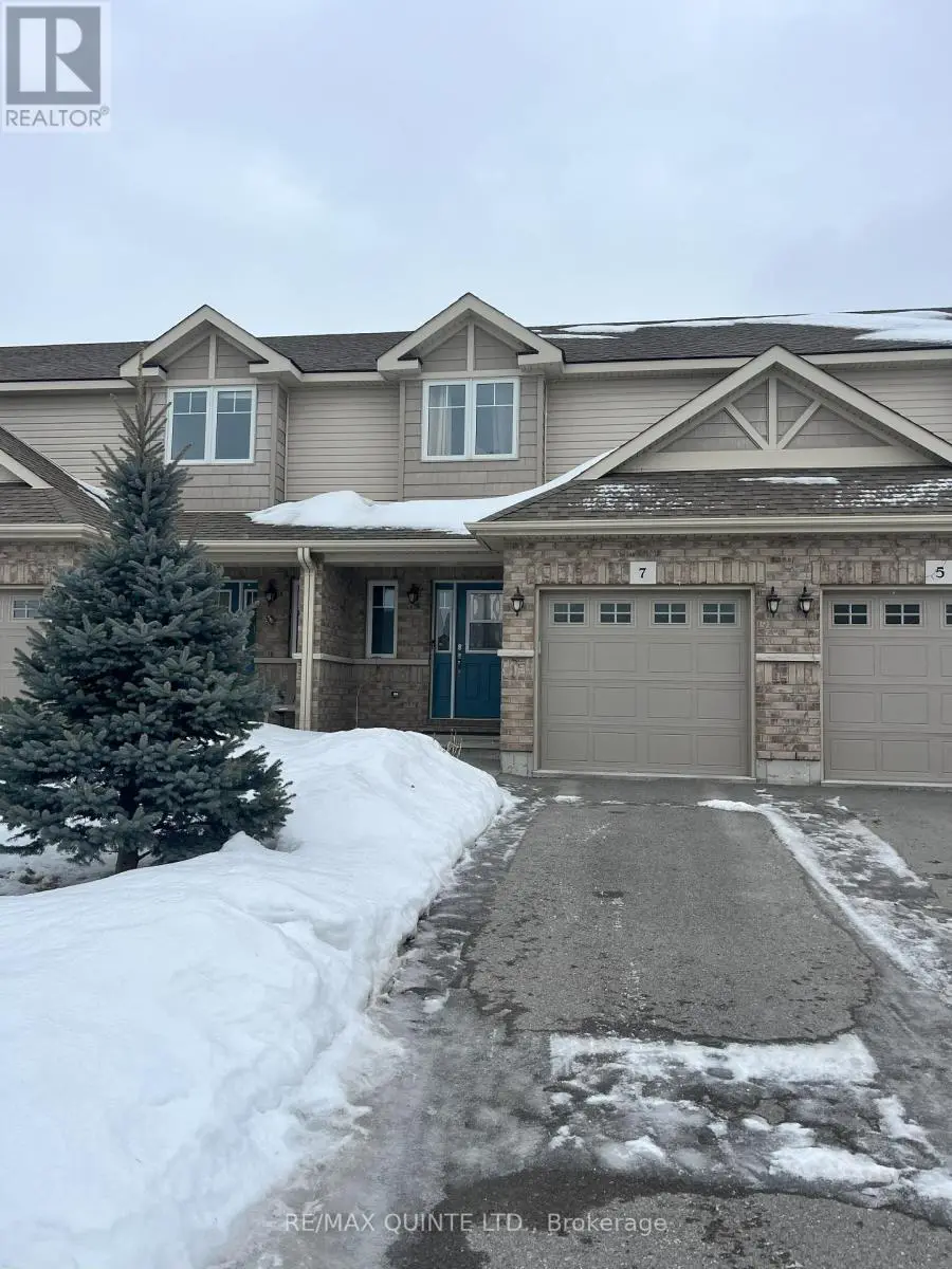 7 Valleyview Court, Belleville, Ontario  K8P 0C8 - Photo 1 - X12012763