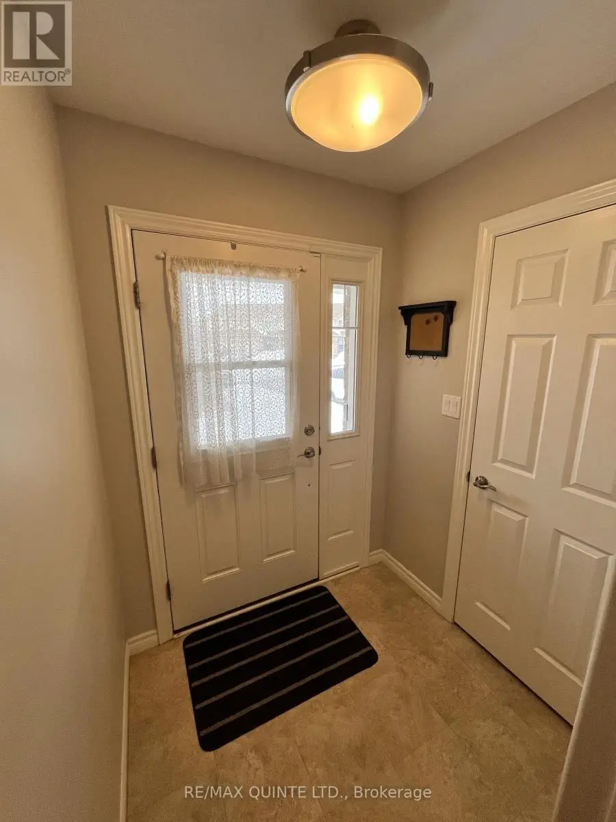 7 Valleyview Court, Belleville, Ontario  K8P 0C8 - Photo 2 - X12012763