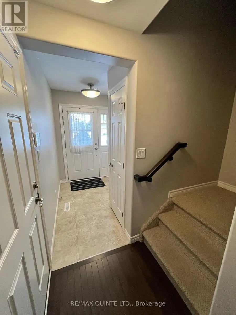 7 Valleyview Court, Belleville, Ontario  K8P 0C8 - Photo 3 - X12012763