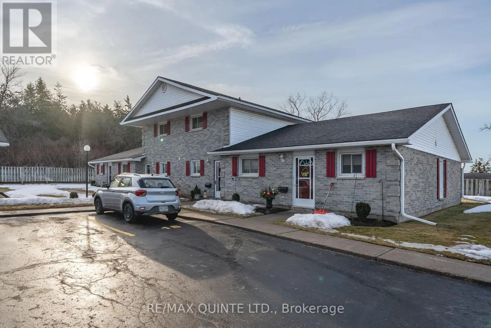 19 - 73 Lywood Street, Belleville, Ontario  K0K 1K0 - Photo 2 - X12015443
