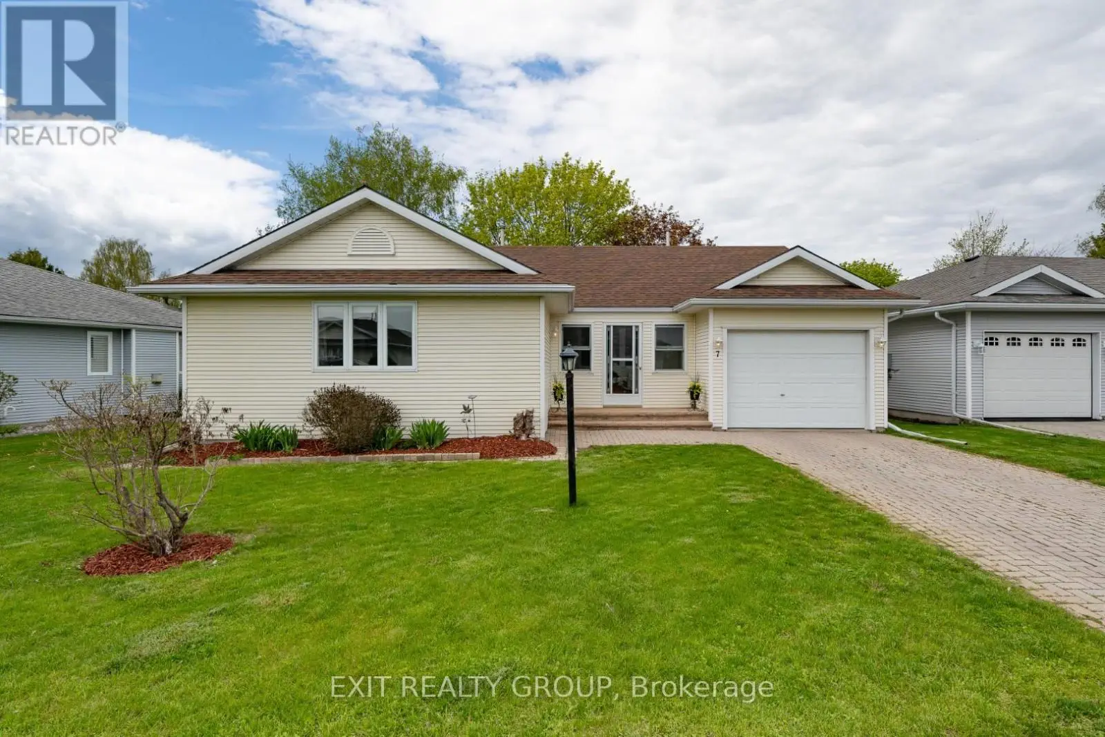 7 Cretney Drive, Prince Edward County, Ontario  K0K 3L0 - Photo 2 - X12016579