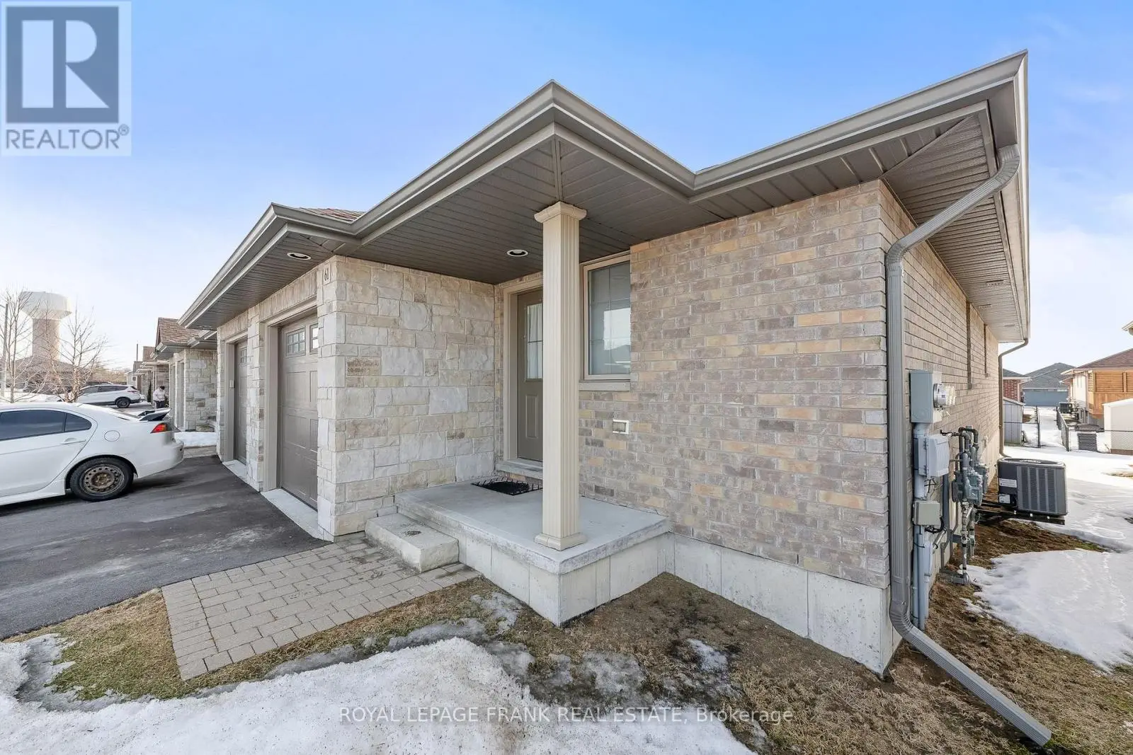 61 Mcintosh Crescent, Quinte West, Ontario  K8V 0G1 - Photo 2 - X12017351