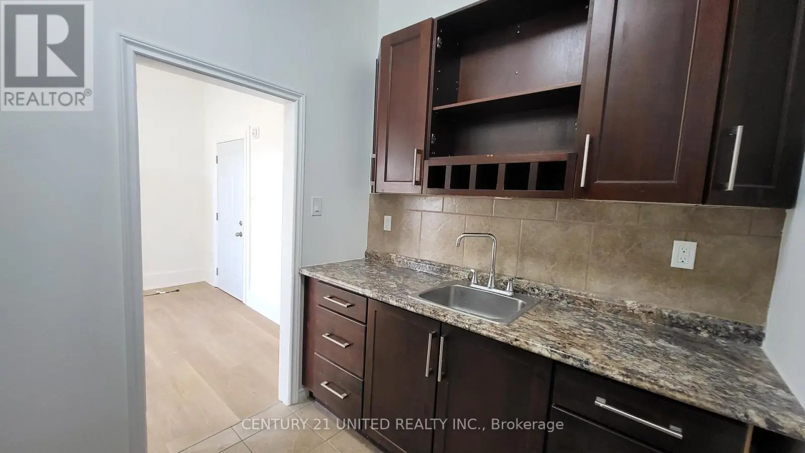 7 - 172.5 Hunter Street, Peterborough, Ontario  K9H 1G8 - Photo 1 - X12019162