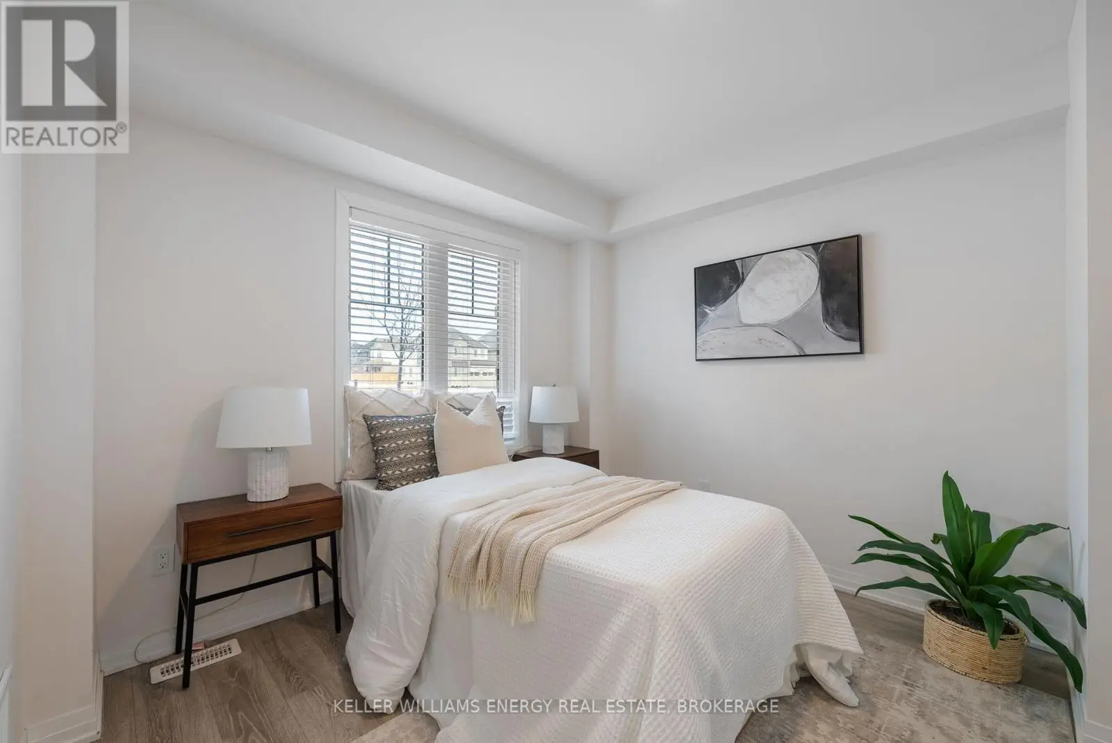 74 Ambereen Place, Clarington, Ontario  L1C 7H5 - Photo 3 - E12021942