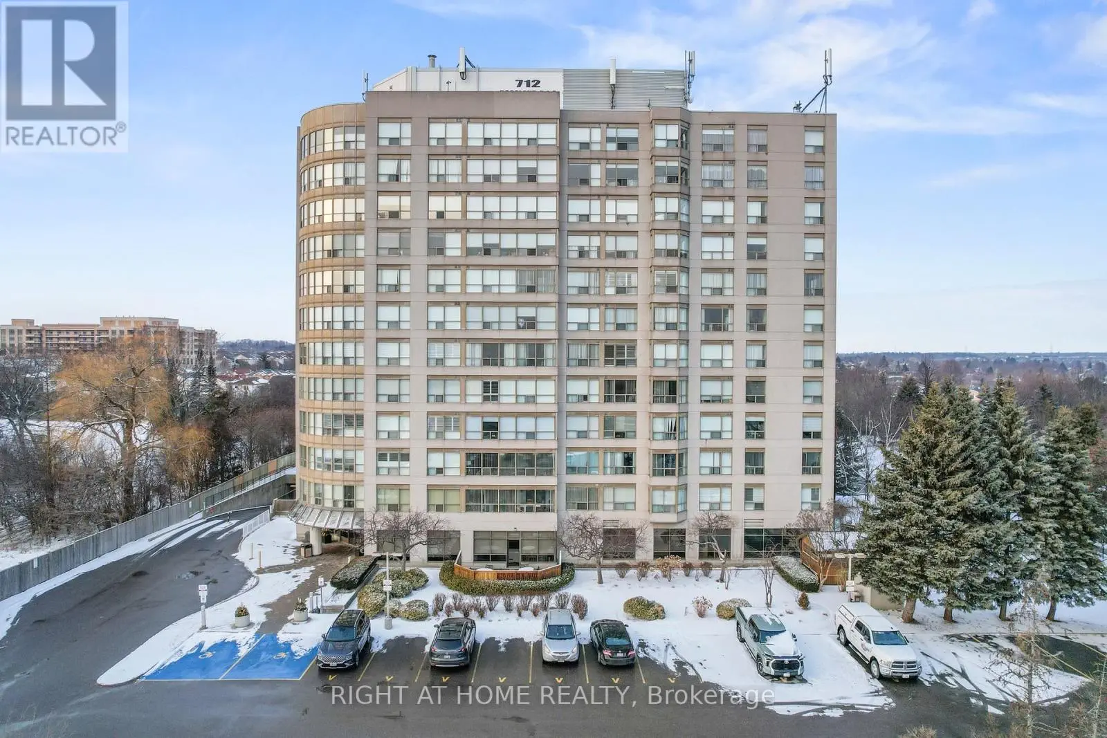 415 - 712 Rossland Road E, Whitby, Ontario  L1N 9E8 - Photo 1 - E12024367