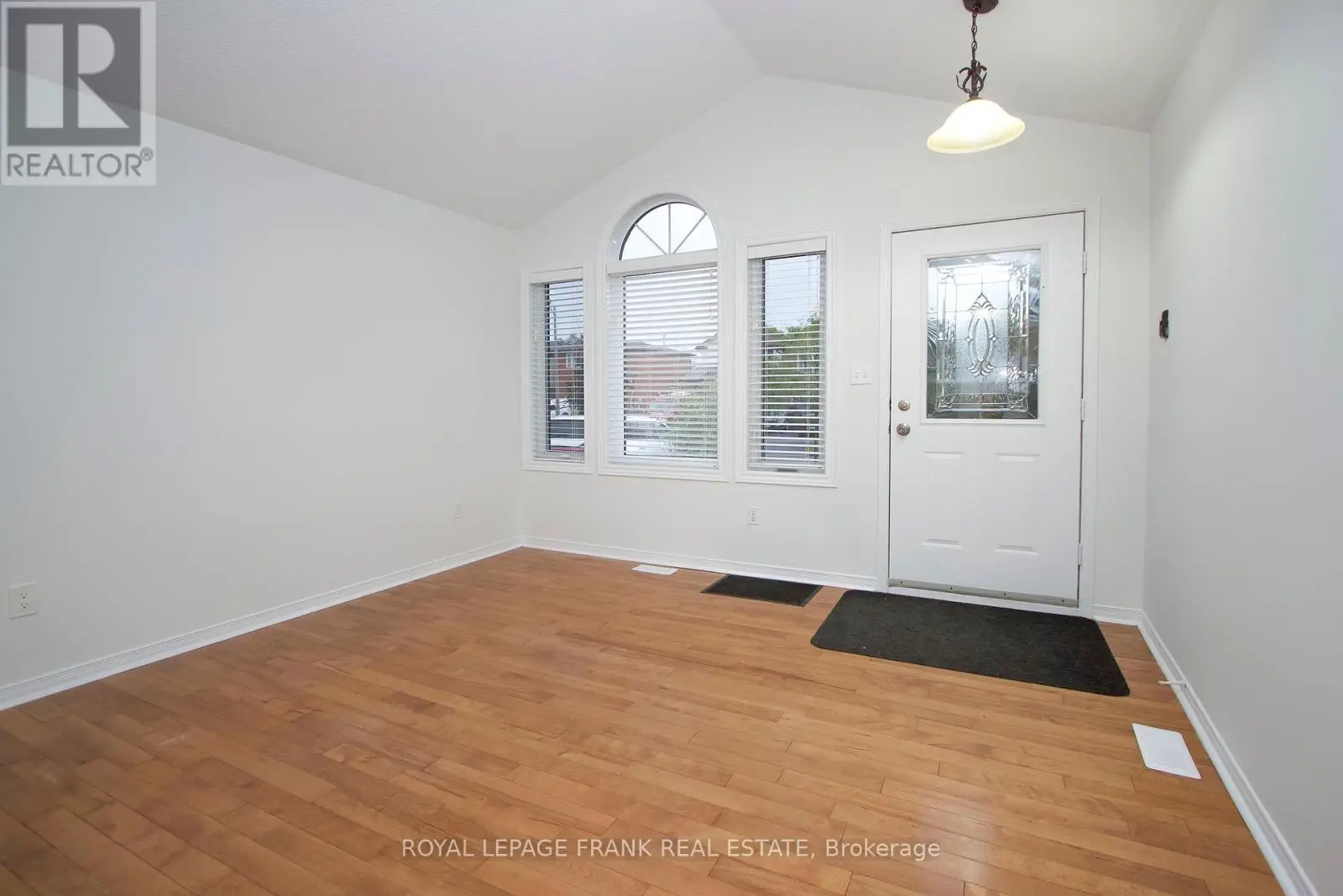 45 Mcfeeters Crescent, Clarington, Ontario  L1C 4Y5 - Photo 2 - E12025914