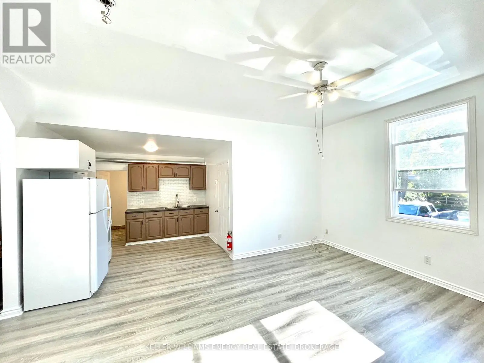 98 Bayfield Street, Barrie, Ontario  L4M 3A8 - Photo 2 - S12029532