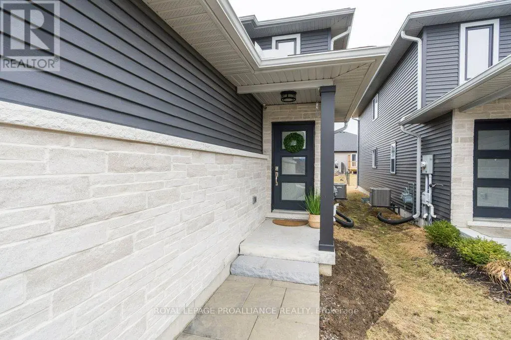 42 Dewal Place, Belleville, Ontario  K8P 0E5 - Photo 2 - X12032042