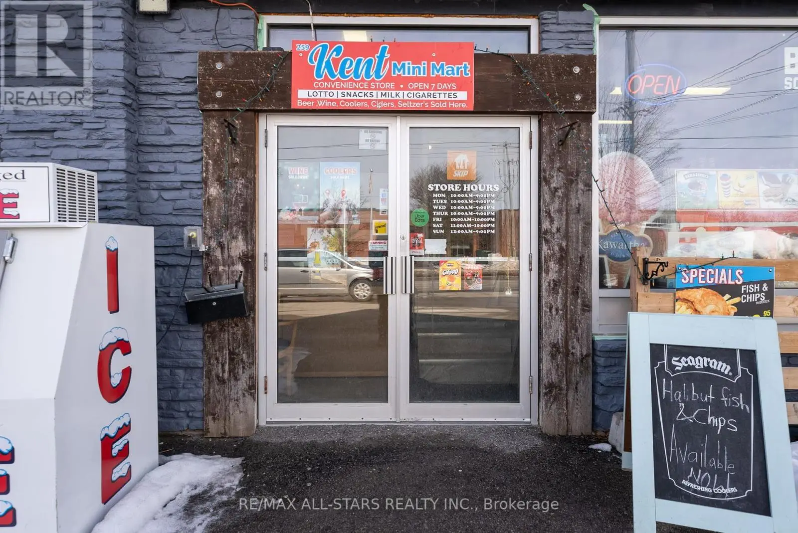 259 Kent Street W, Kawartha Lakes, Ontario  K9V 2Z3 - Photo 3 - X12032629