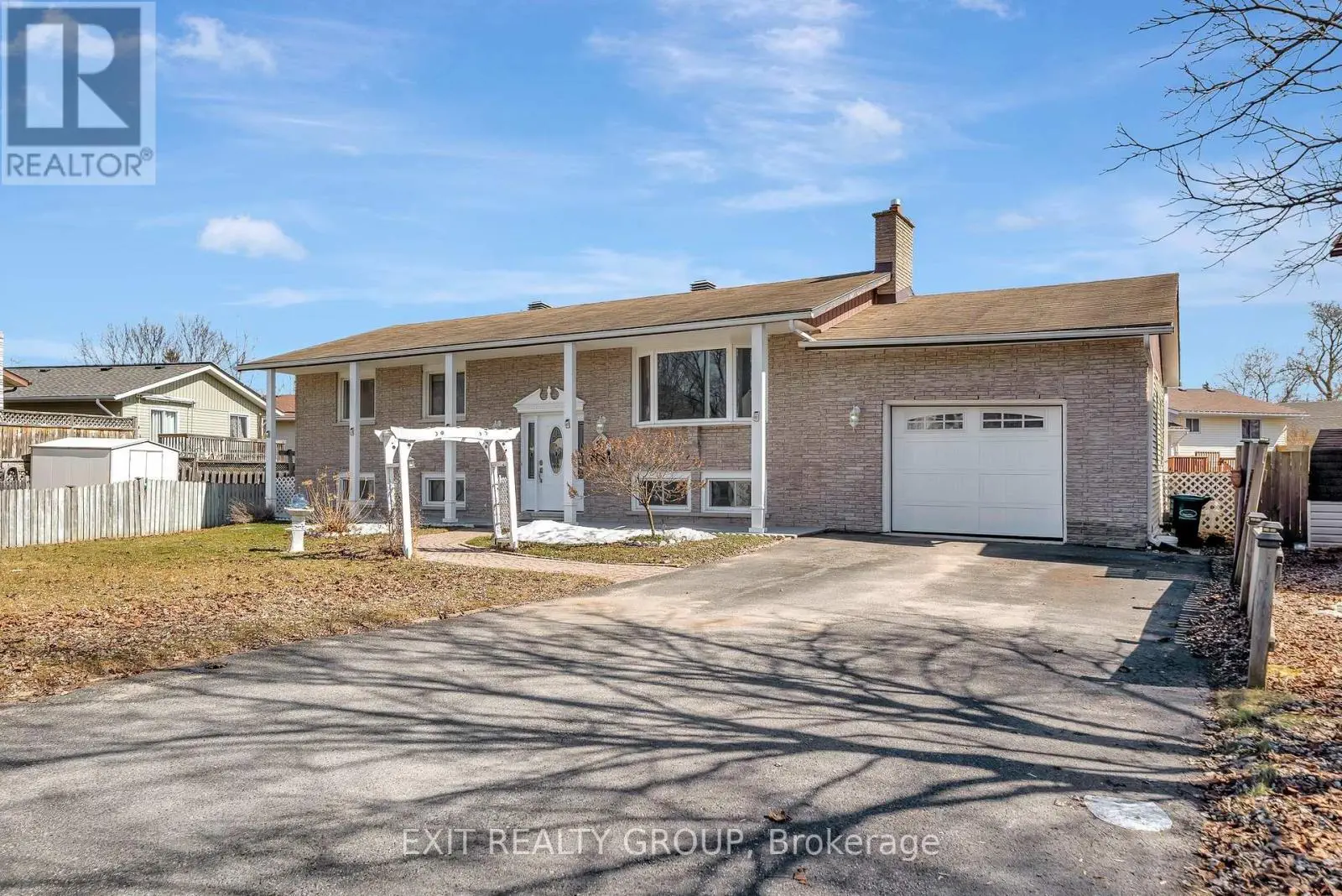 37 Glenn Drive, Quinte West, Ontario  K8V 6C7 - Photo 1 - X12032748
