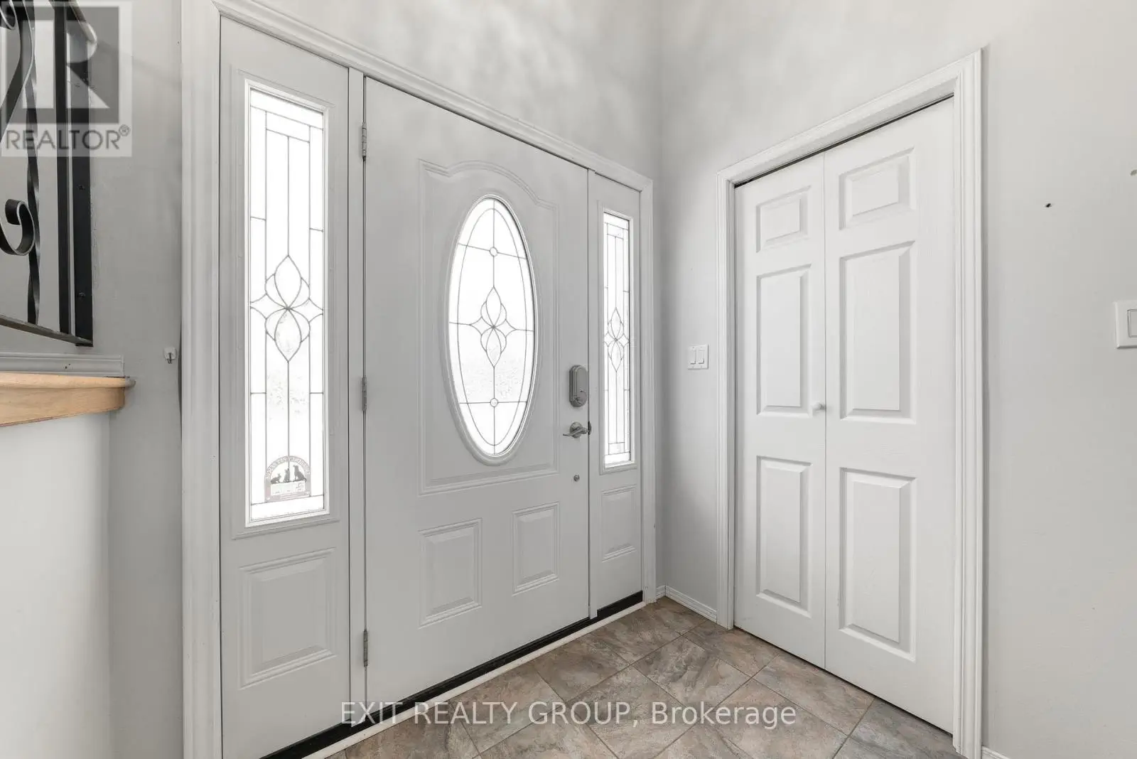 37 Glenn Drive, Quinte West, Ontario  K8V 6C7 - Photo 2 - X12032748