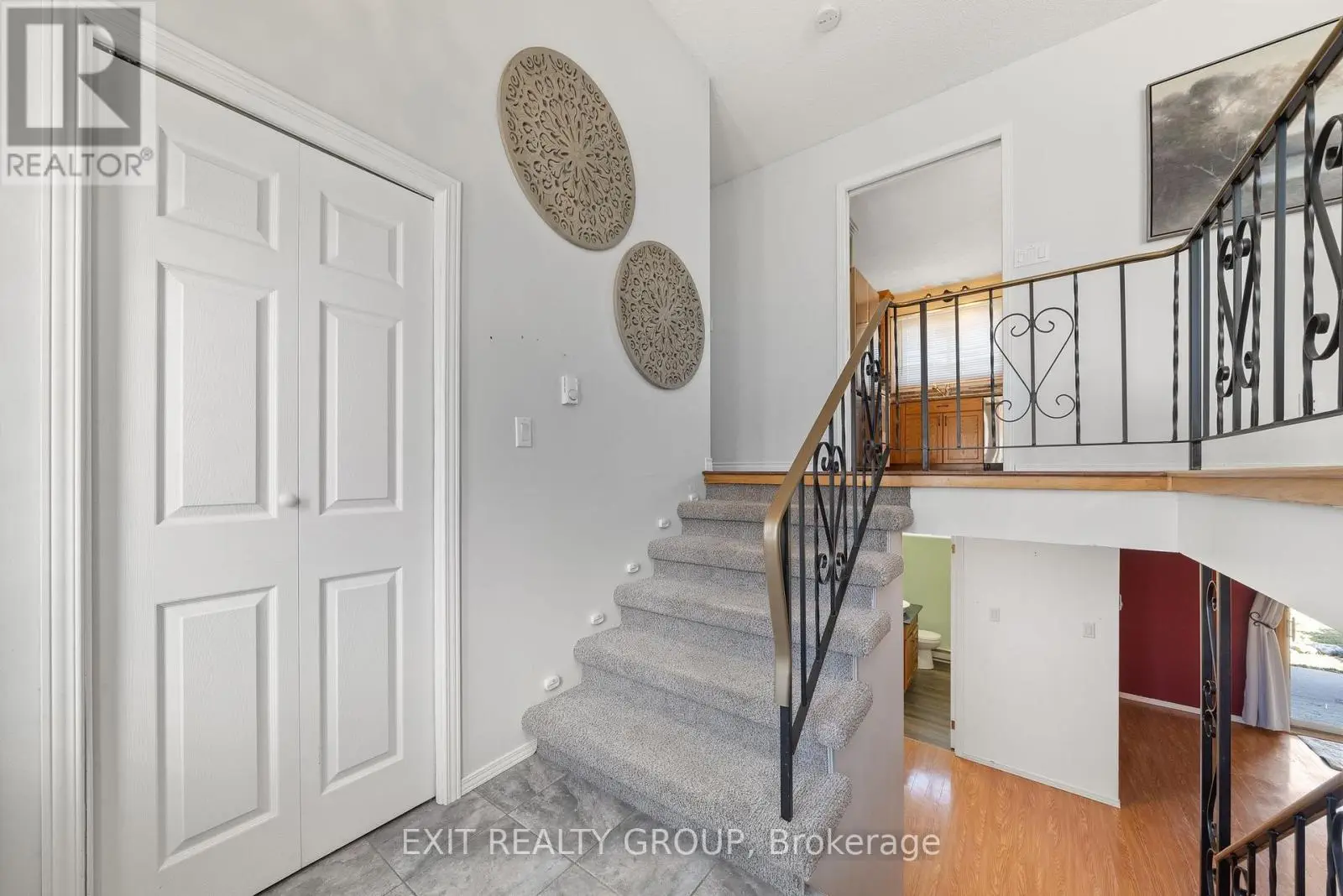 37 Glenn Drive, Quinte West, Ontario  K8V 6C7 - Photo 3 - X12032748