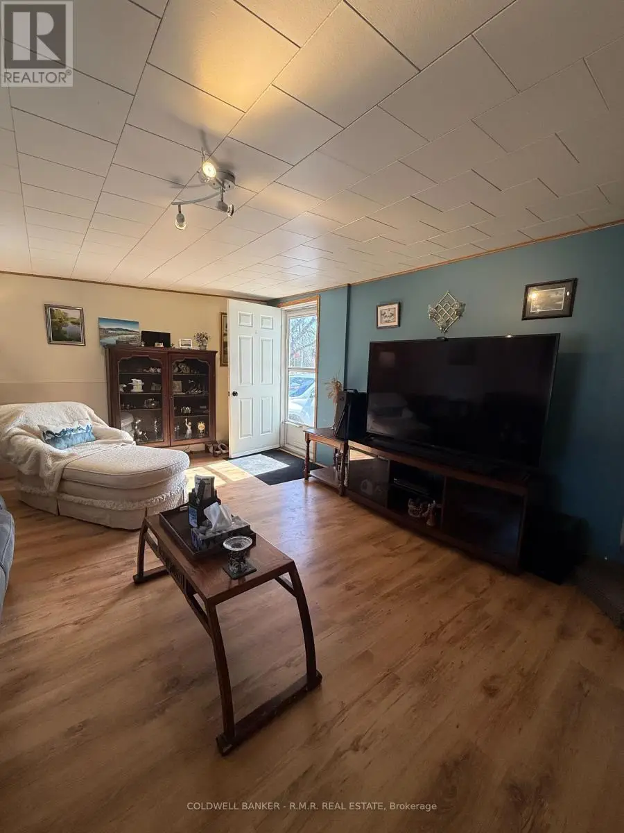 10 Driftwood Crescent, Kawartha Lakes, Ontario  K9V 0K1 - Photo 2 - X12033710