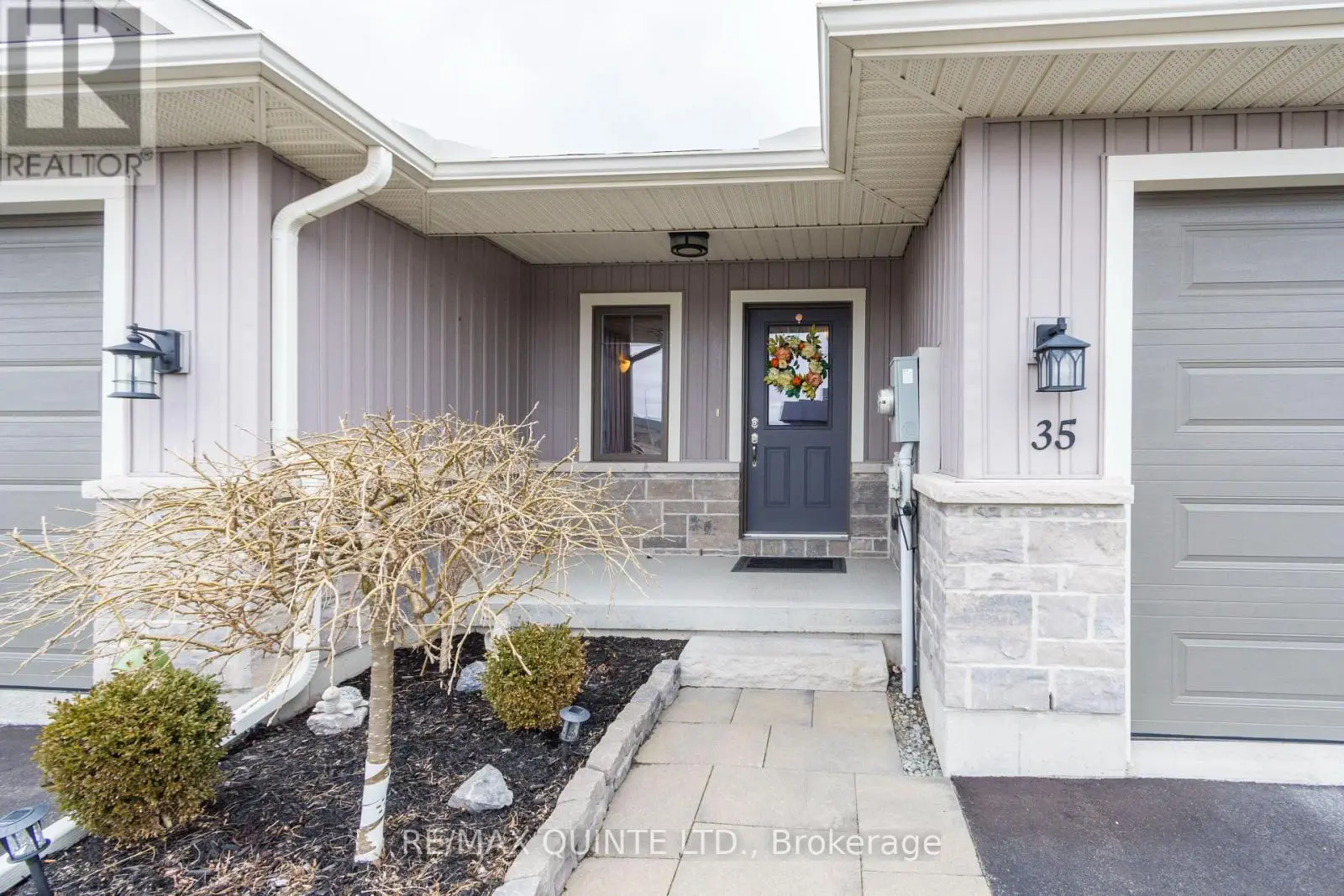 35 Glenview Crescent, Belleville, Ontario  K8P 0A8 - Photo 2 - X12034774