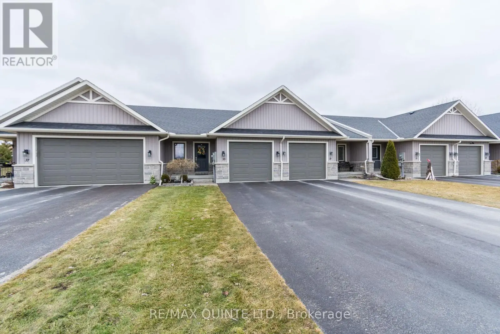 35 Glenview Crescent, Belleville, Ontario  K8P 0A8 - Photo 3 - X12034774