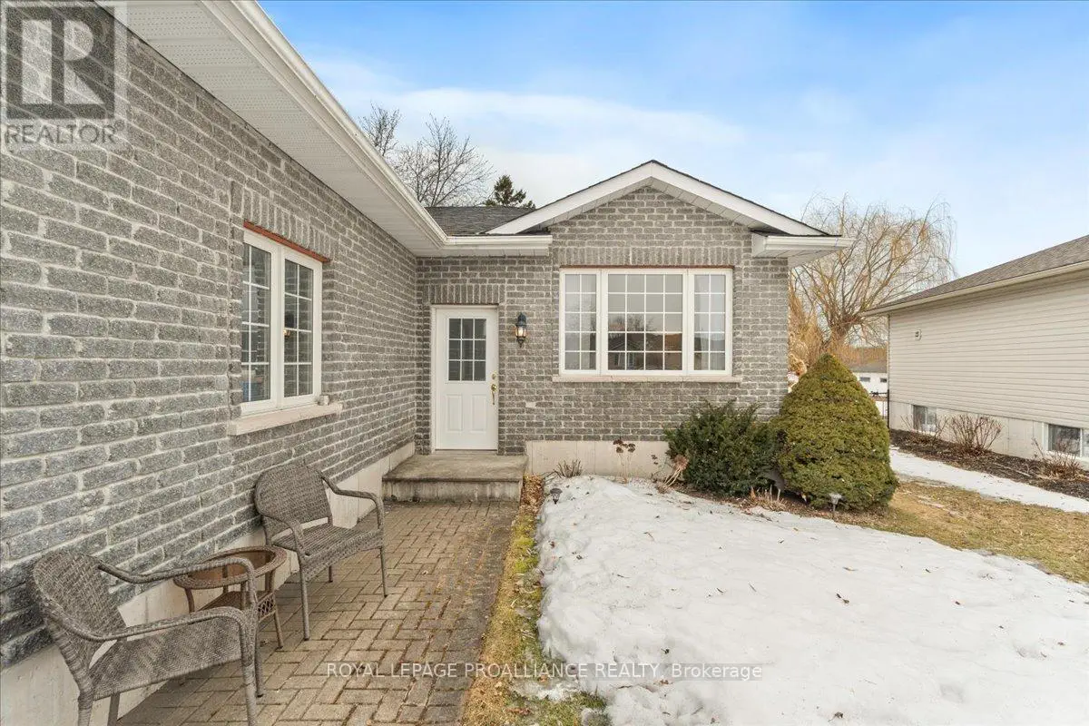 10 Stonegate Crescent, Quinte West, Ontario  K0K 2C0 - Photo 3 - X12035963