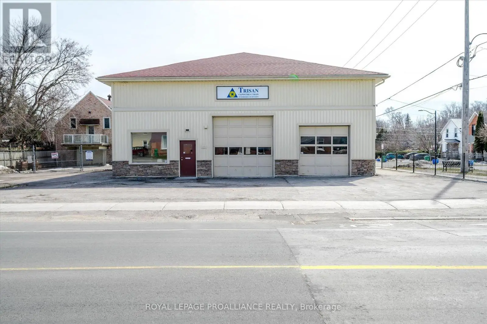 255 Mcdonnel Street, Peterborough Central, Ontario  K9H 2W2 - Photo 1 - X12032659