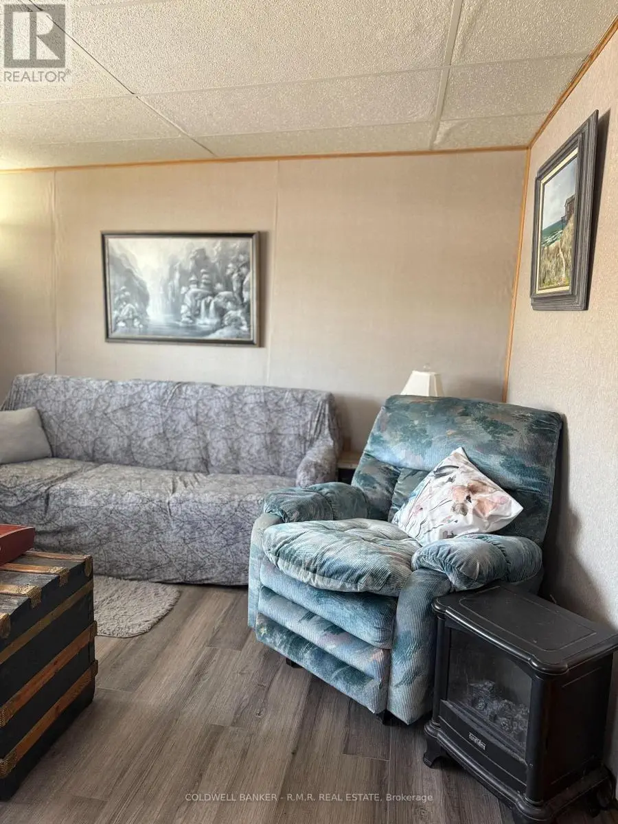 10 Driftwood Crescent, Kawartha Lakes, Ontario  K9V 0K1 - Photo 3 - X12033710