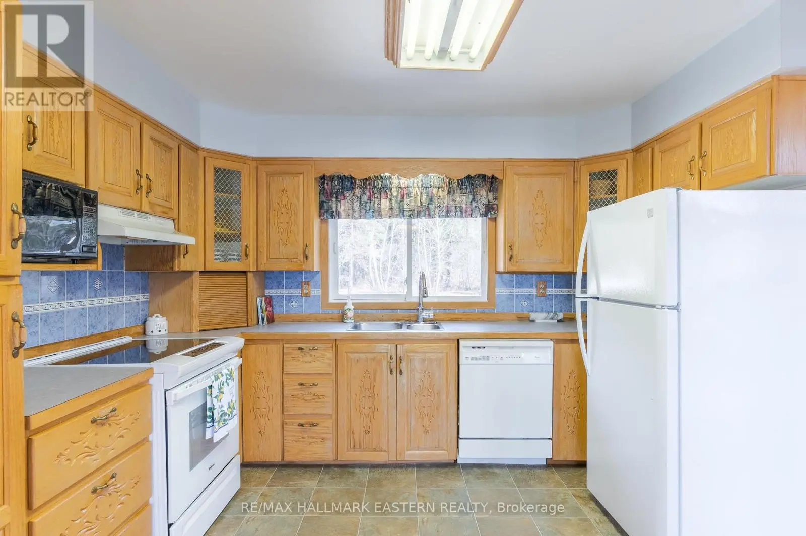 152a Paradise Landing Road, Hastings Highlands, Ontario  K0L 2S0 - Photo 3 - X12037897