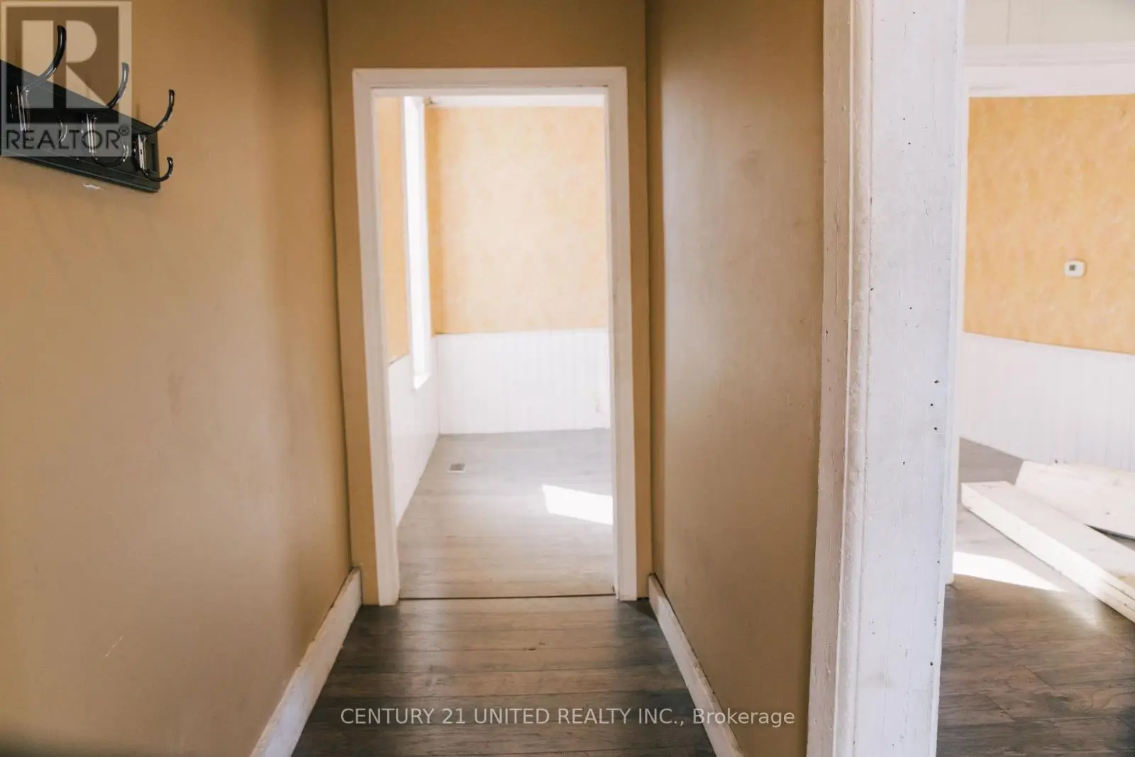 299 Sherbrooke Street, Peterborough Central, Ontario  K9J 2N7 - Photo 2 - X12038780