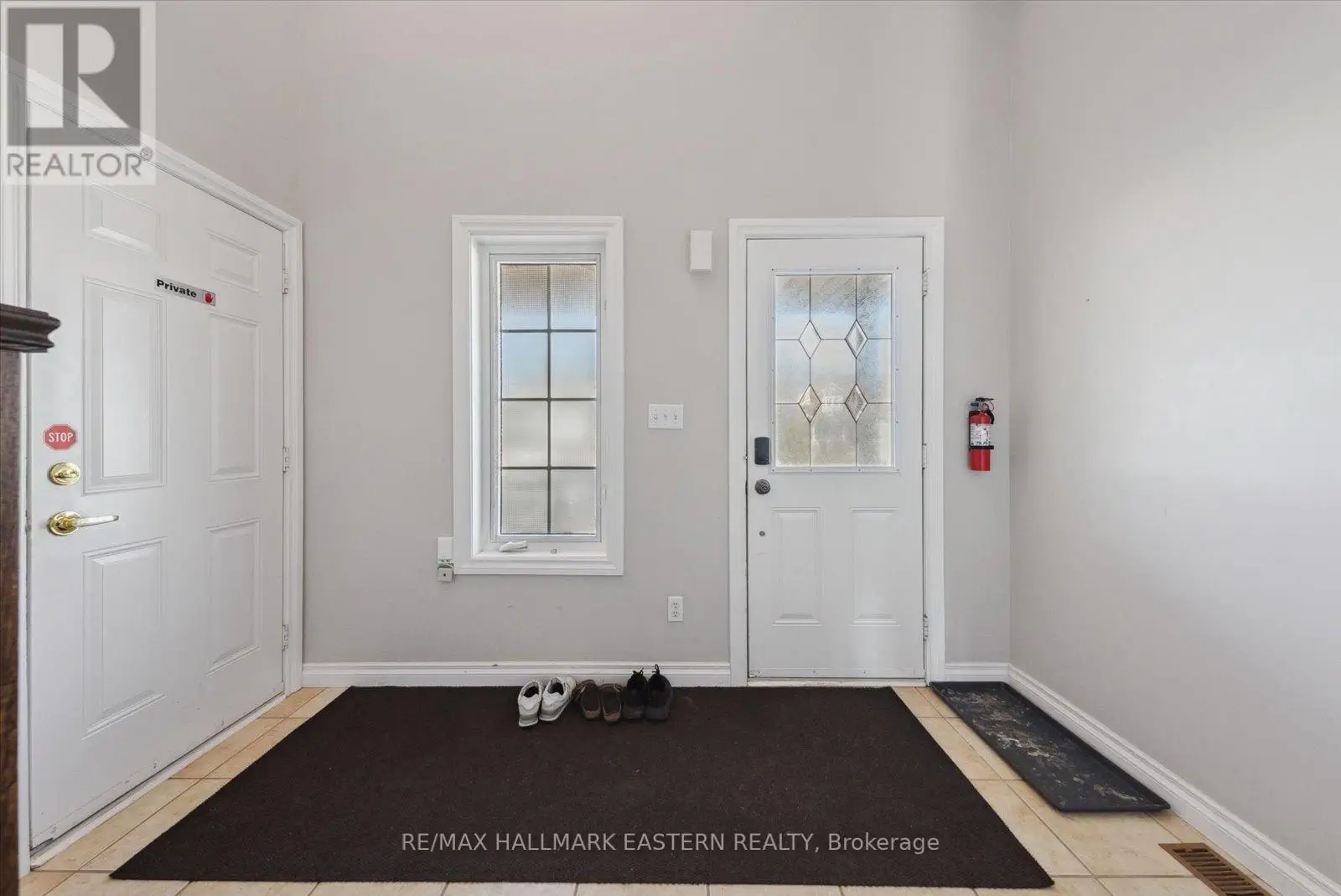 257 Tobin Court, Peterborough North, Ontario  K9H 7S7 - Photo 3 - X12040018
