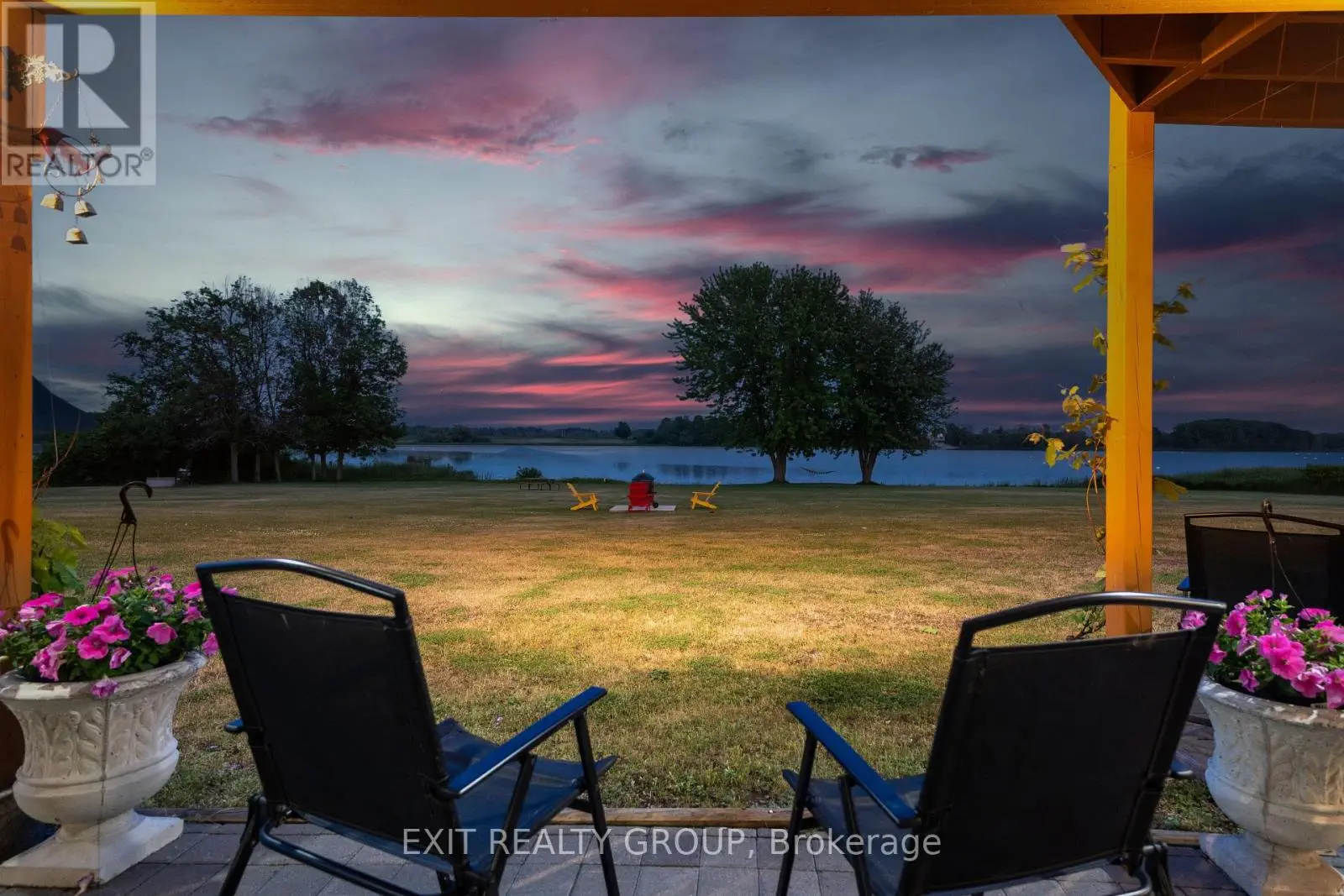 19281 Loyalist Parkway, Prince Edward County, Ontario  K0K 2J0 - Photo 3 - X12041701