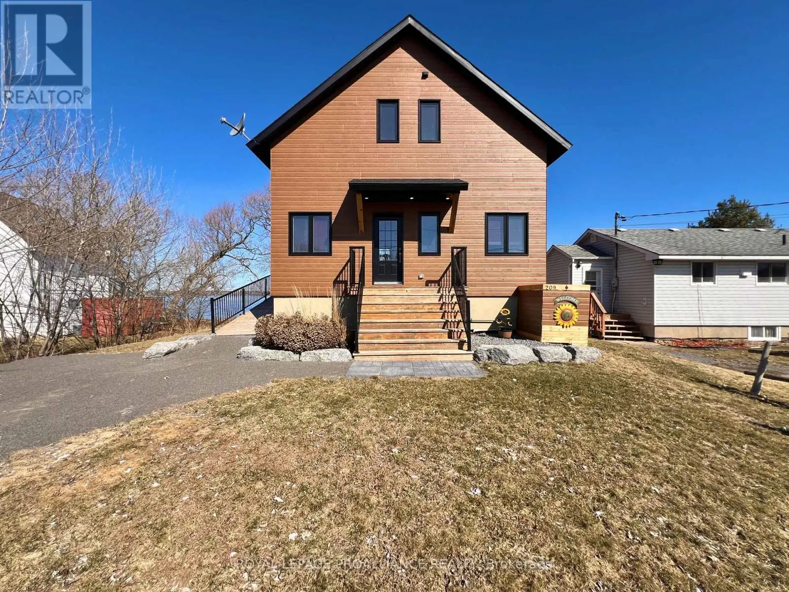 209 Prinyers Cove Crescent, Prince Edward County, Ontario  K0K 2T0 - Photo 2 - X12042514