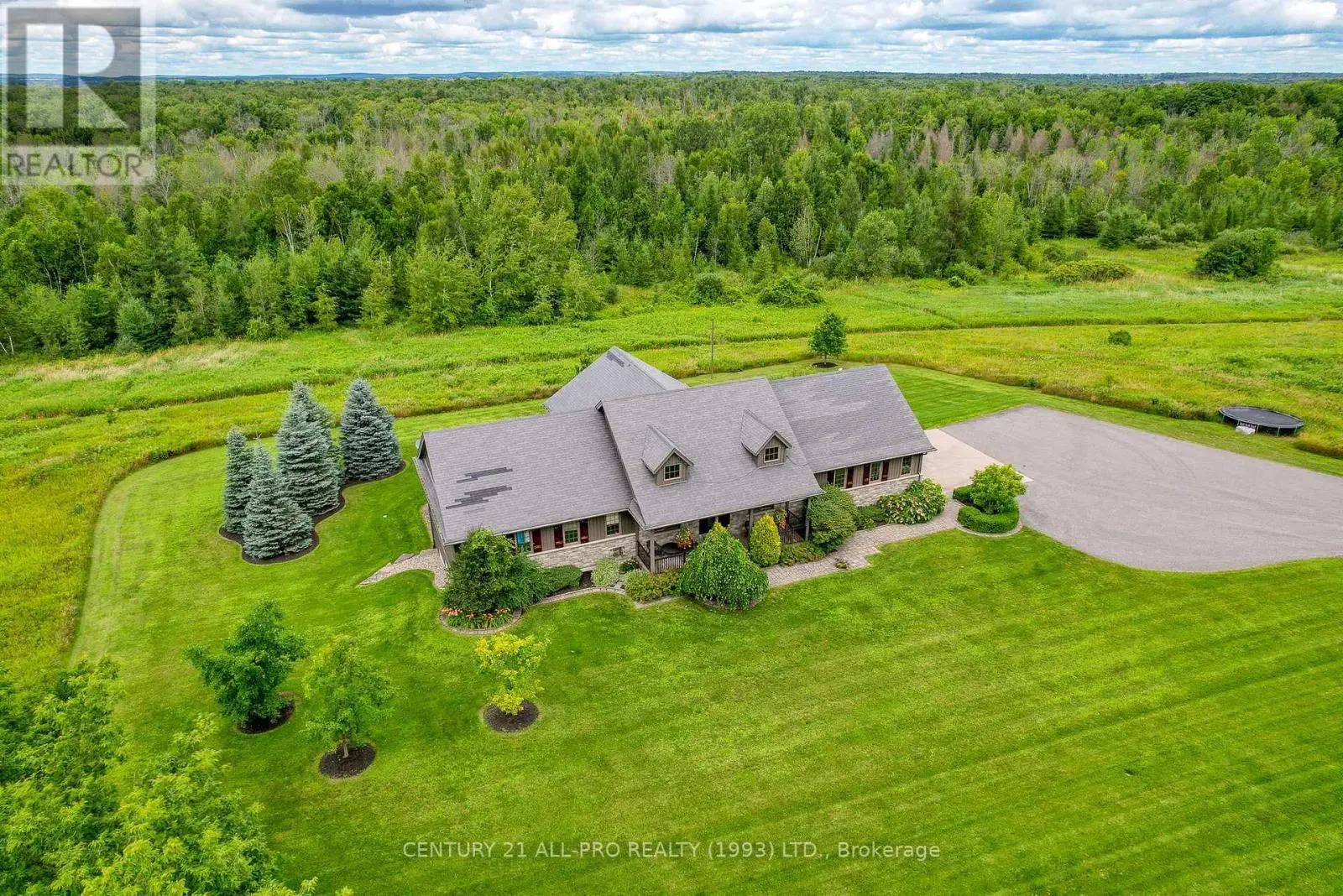 2300 Victoria Road, Prince Edward County, Ontario  K0K 1L0 - Photo 1 - X12042845